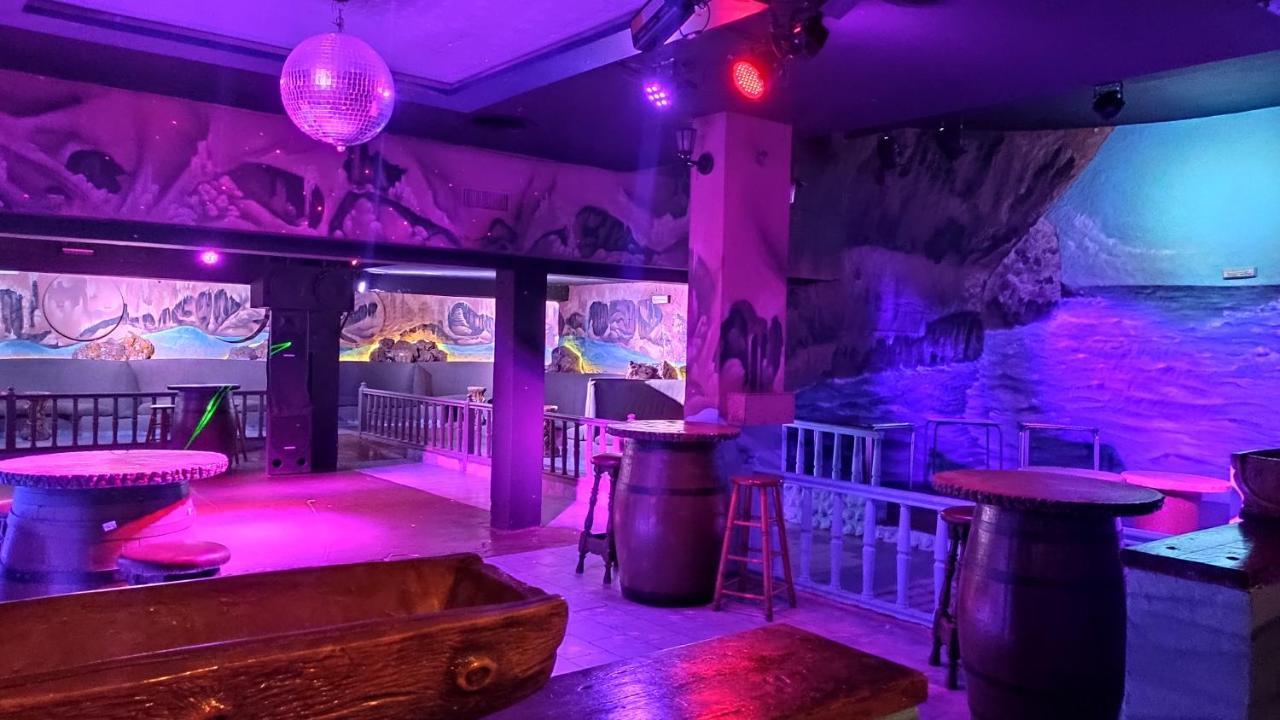 Hotel La Carreta 치바 외부 사진